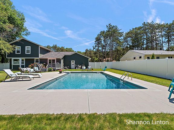 4th image of 12133 Sandy Woods Dr