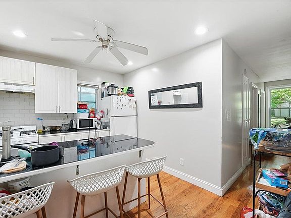 3rd image of 675 Summit Ave #1