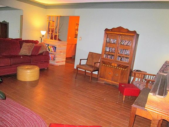 4th image of 3825 Carlton Park Dr SW