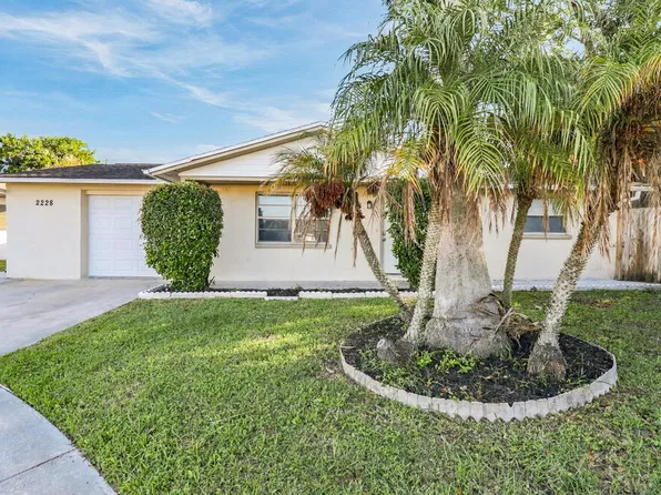 2228 Harrison Dr, Holiday, FL 34691