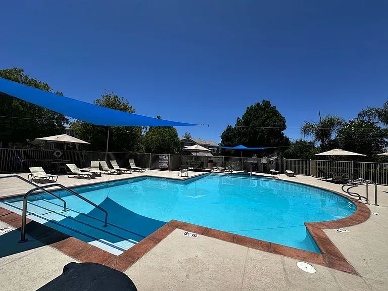 28433 Mayfair Dr — Photo 2