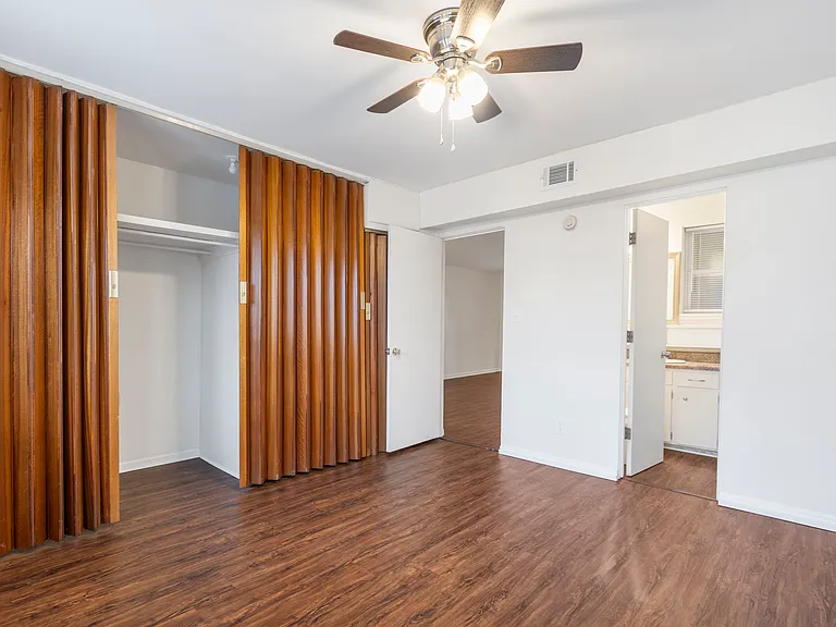 936 E Walnut St #1 — Photo 27