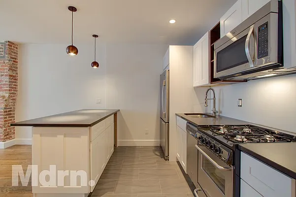 Rented by Mdrn Residential | media 19