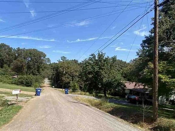 Exterior Neighborhood (street photo)