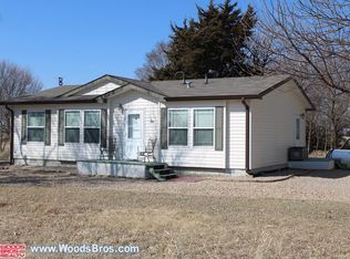 106 W 9th Rd, Doniphan, NE 68832