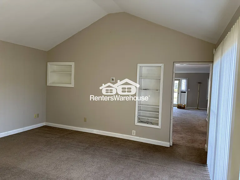 223 Deep Dale Dr — Photo 12