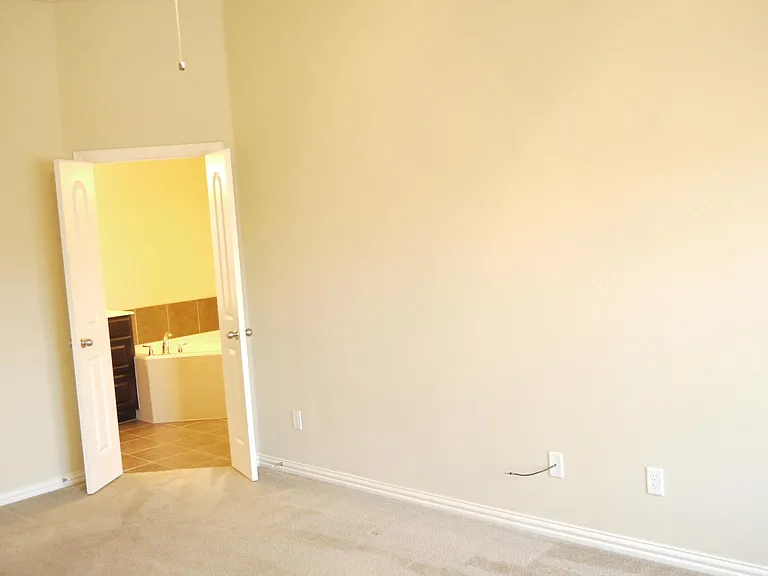 4660 Perthshire Ct — Photo 14