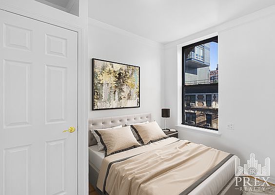 4th image of 304 E 77th St #12