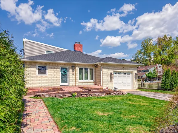 2 E Lido Prom, Lindenhurst, NY 11757
