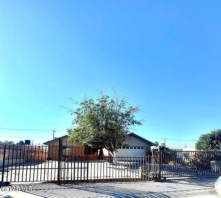 386 McCune Rd