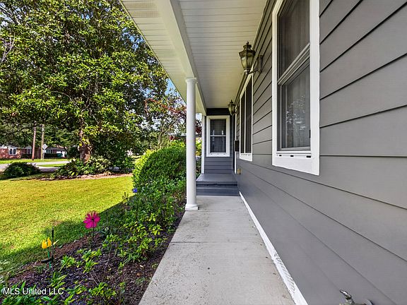 3rd image of 319 41st St