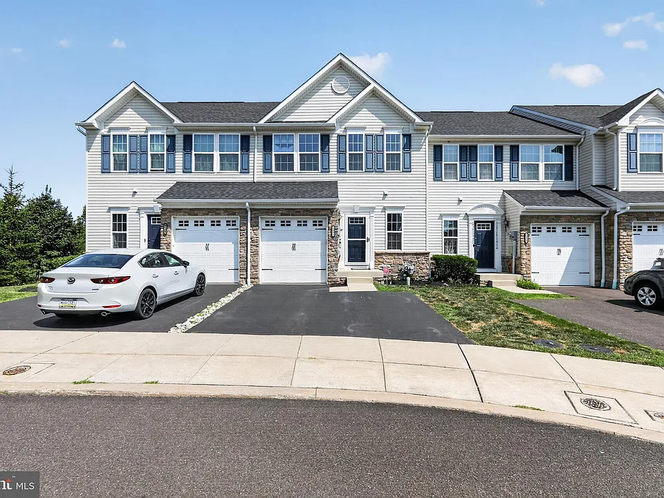 1551 Emily Ct