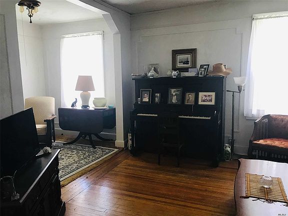 2nd image of 2582 Martin Ave