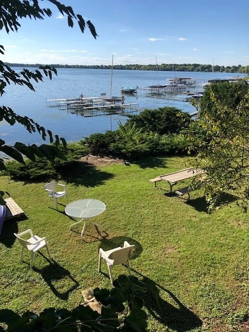 Lakeside — Photo 3