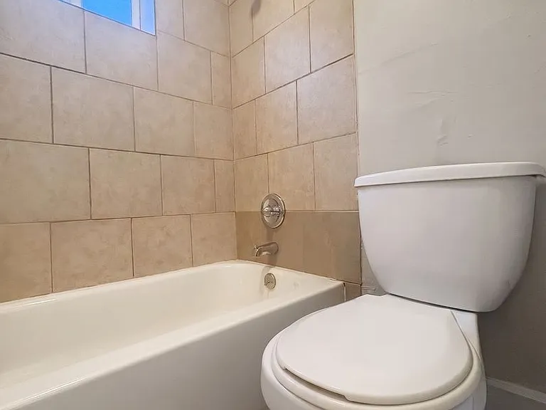 1475 Macon St — Photo 15