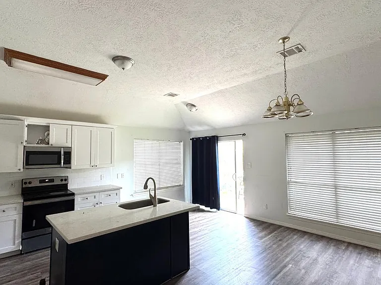 6422 Diamond Rock Dr — Photo 9
