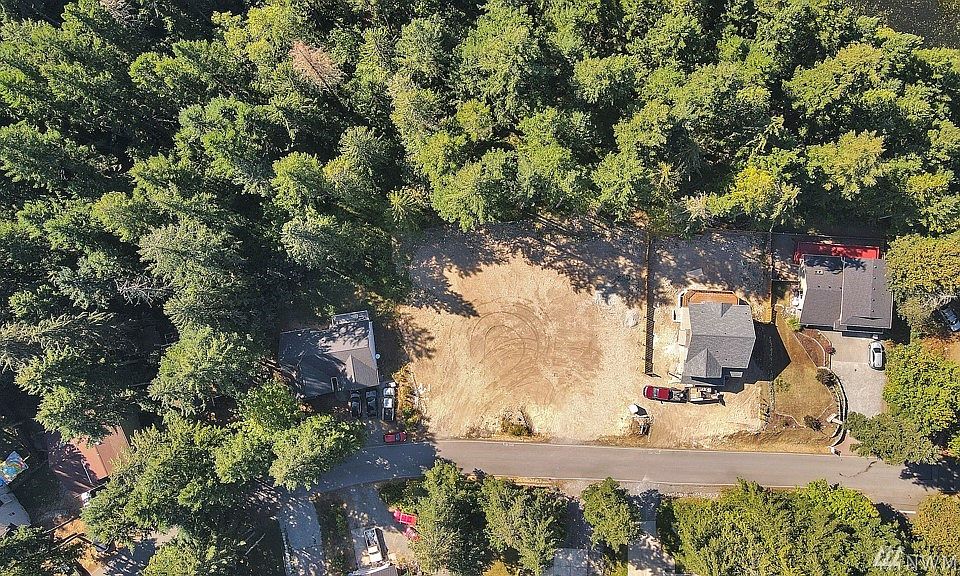 1st image of 18813 Rampart Dr SE