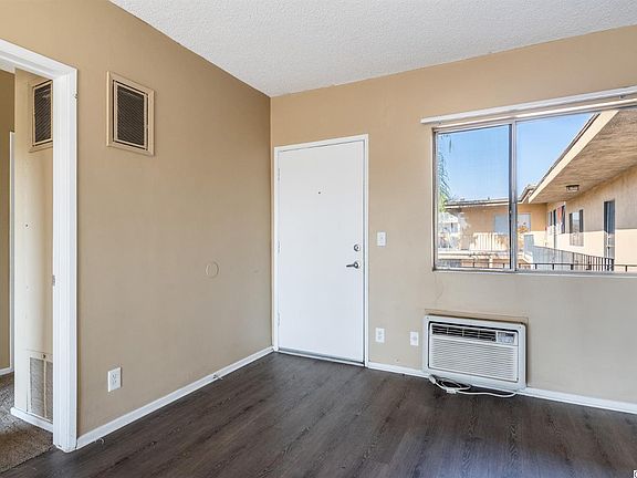 4th image of 17931 Devonshire St #14