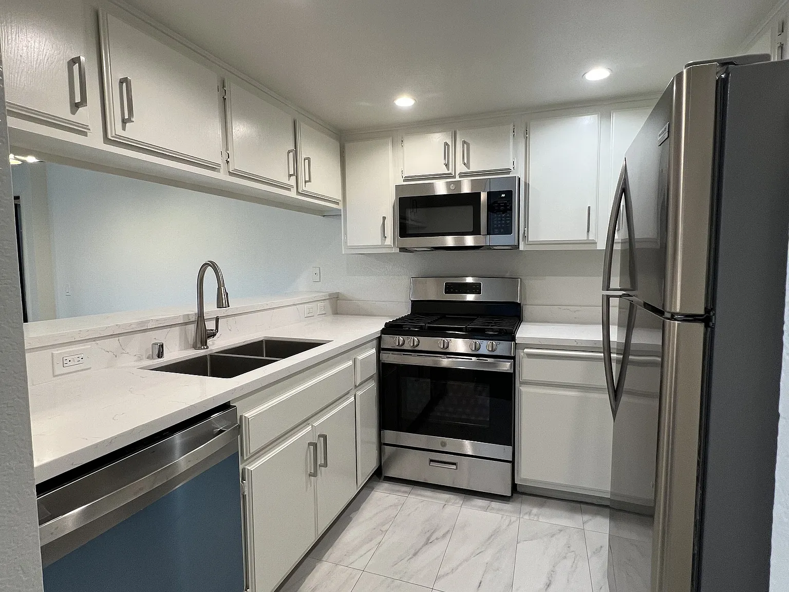 ROYAL CAMDEN APARTMENTS — Photo 2
