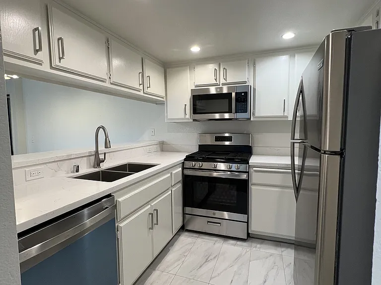 ROYAL CAMDEN APARTMENTS — Photo 1