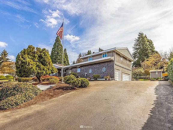3rd image of 233 SW 189th Pl