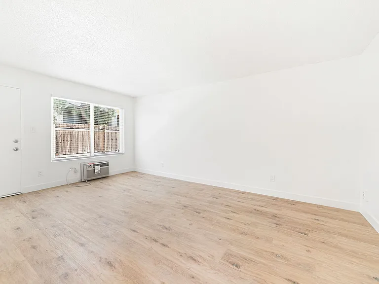 5330 Corteen — Photo 10