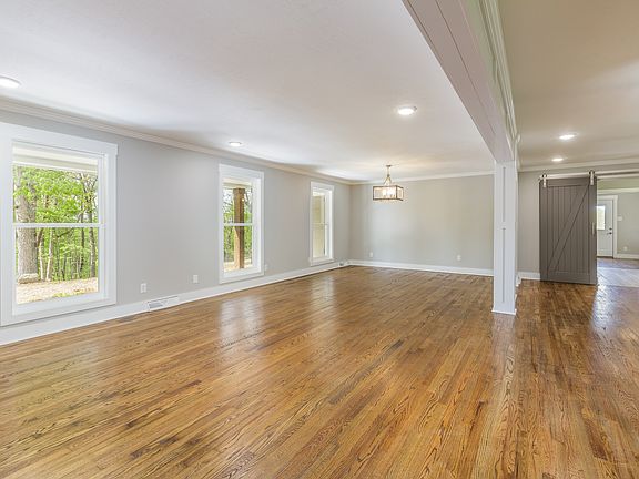 Huge living/dining rm space!