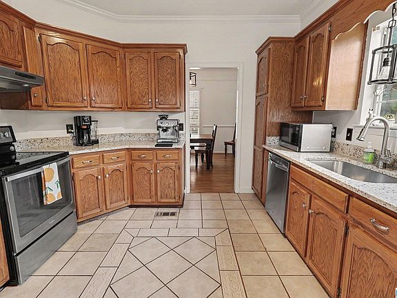 5th image of 1709 Fieldstone Cir