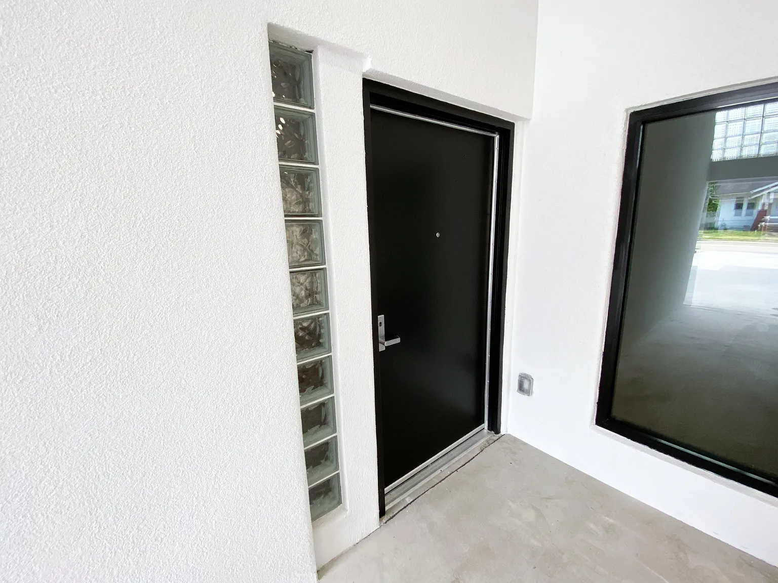 2 bed, $1,690 — Photo 3