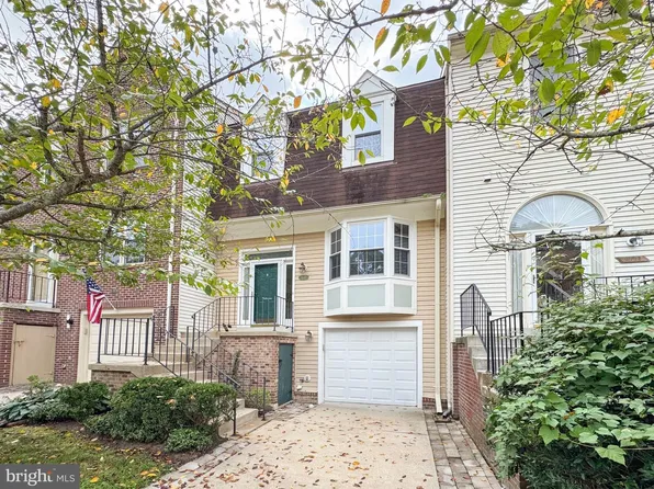8111 Squirrel Run Rd, Springfield, VA 22152