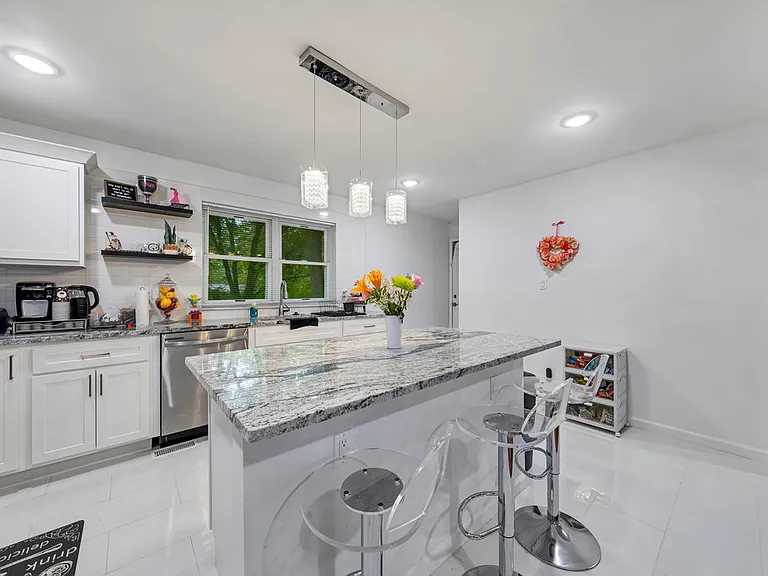 2044 Kingsford Dr — Photo 17