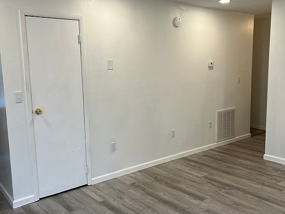 5th image of 308 Ford St