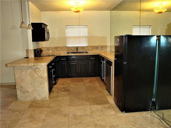 3rd image of 5841 Lake Point Dr