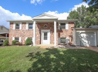 1231 Kings Trail Ln, Fenton, MO