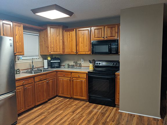 2nd image of 20495 NE Hentz Ave