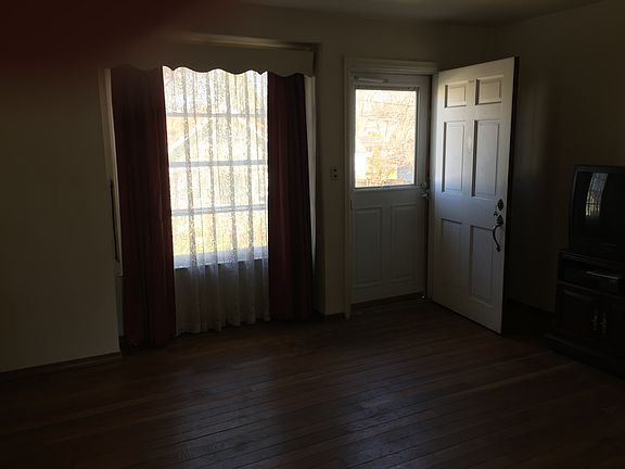 5th image of 24 Villa Ave