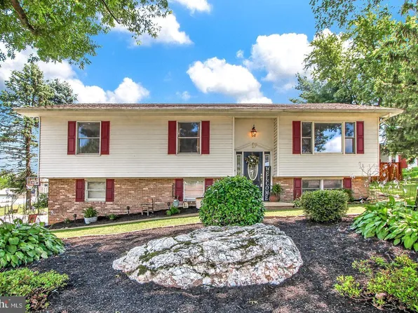 165 April Ln, Dallastown, PA 17313