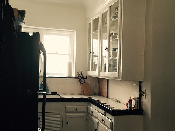 5th image of 1057 Carmona Ave