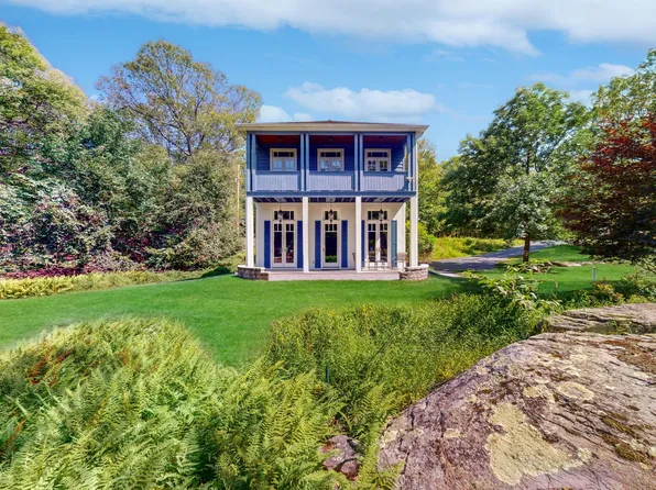 446 Wild Acres Dr, Dingmans Ferry, PA 18328