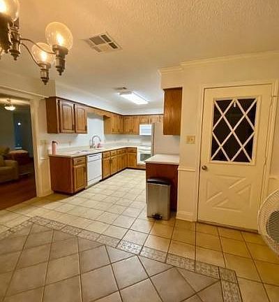 5th image of 111 Country Ln