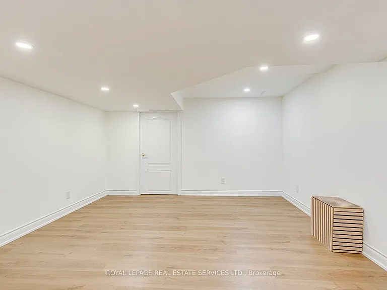 1463 Albion Ave — Photo 38