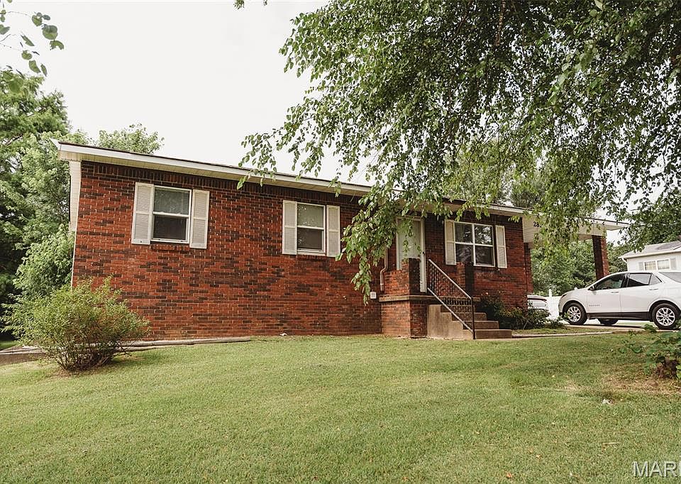 1st image of 2815 W Lakeview Dr