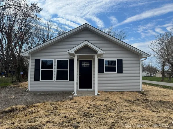 225 North Street, Austin, IN 47102