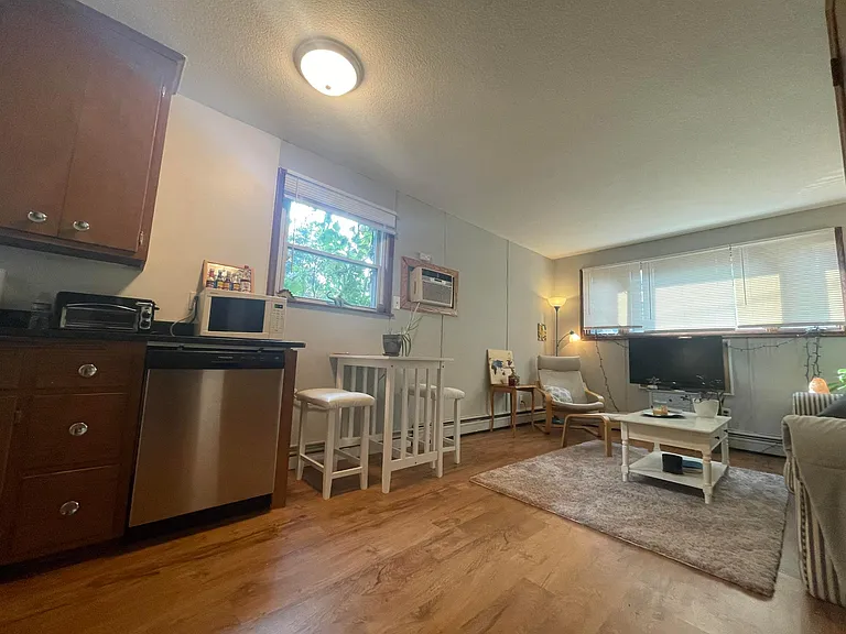 338 18th Ave NE #2 — Photo 2