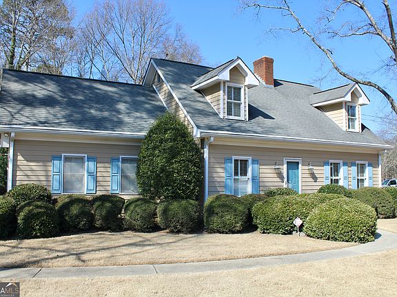 2nd image of 136 Alexander Ct