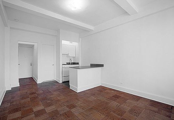 4th image of 160 W 71st St APT 15S