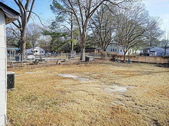 4th image of 1509 Burton St