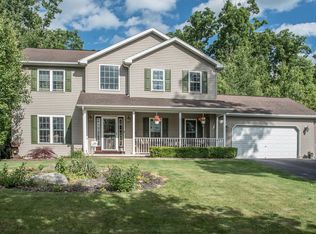 22 Evergreen Lake Dr, Mountain Top, PA 18707