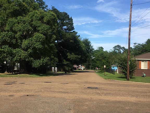 Exterior Neighborhood (street photo)