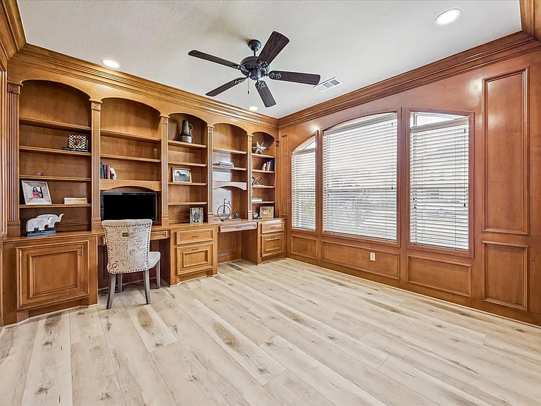 2210 Bywater Dr — Photo 6